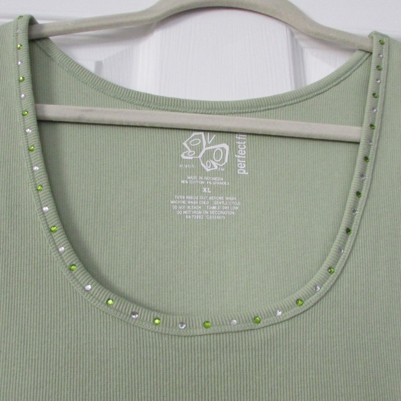 4/$20 🌸 Perfect Fit Green Embellished Tank Top - Picture 2 of 2
